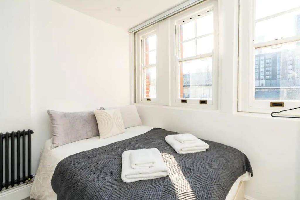 Appartamento 3 X Bedroom Riverside Flat With Hot Tub On Roof Terrace Londra