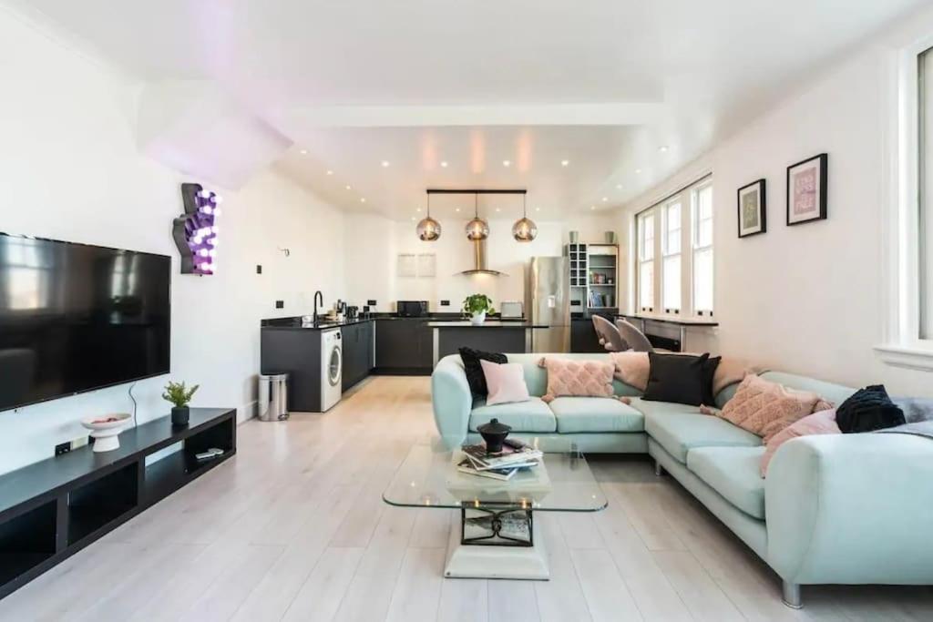 Appartamento 3 X Bedroom Riverside Flat With Hot Tub On Roof Terrace