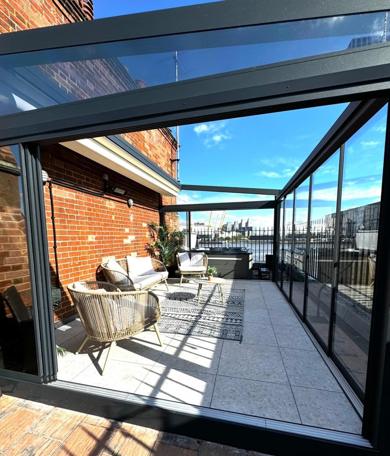 3 X Bedroom Riverside Flat With Hot Tub On Roof Terrace * Londra