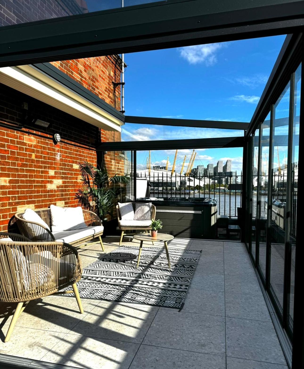 3 X Bedroom Riverside Flat With Hot Tub On Roof Terrace Appartamento *