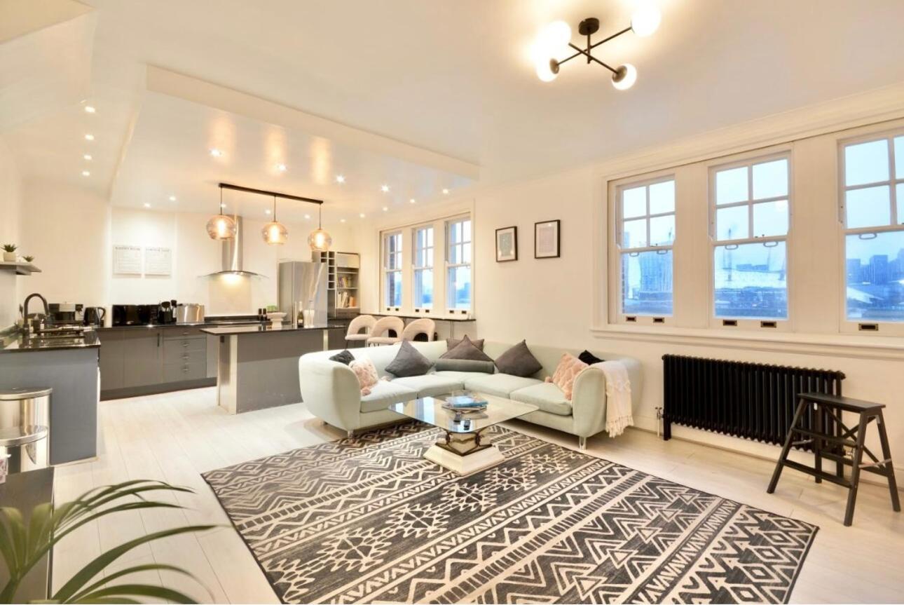 3 X Bedroom Riverside Flat With Hot Tub On Roof Terrace * Londra